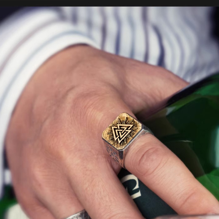 Bague Viking le Valknut Solaire — vue 3