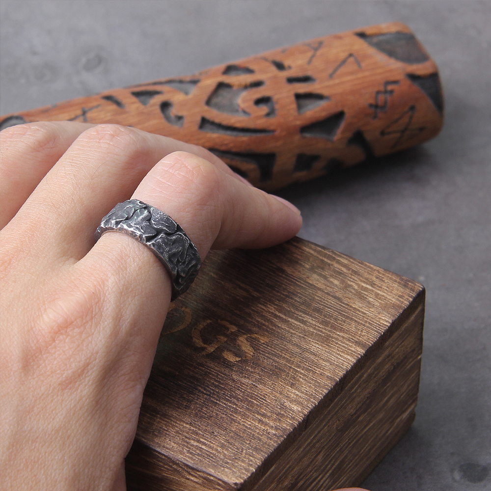 Bague viking style gothique — vue 3