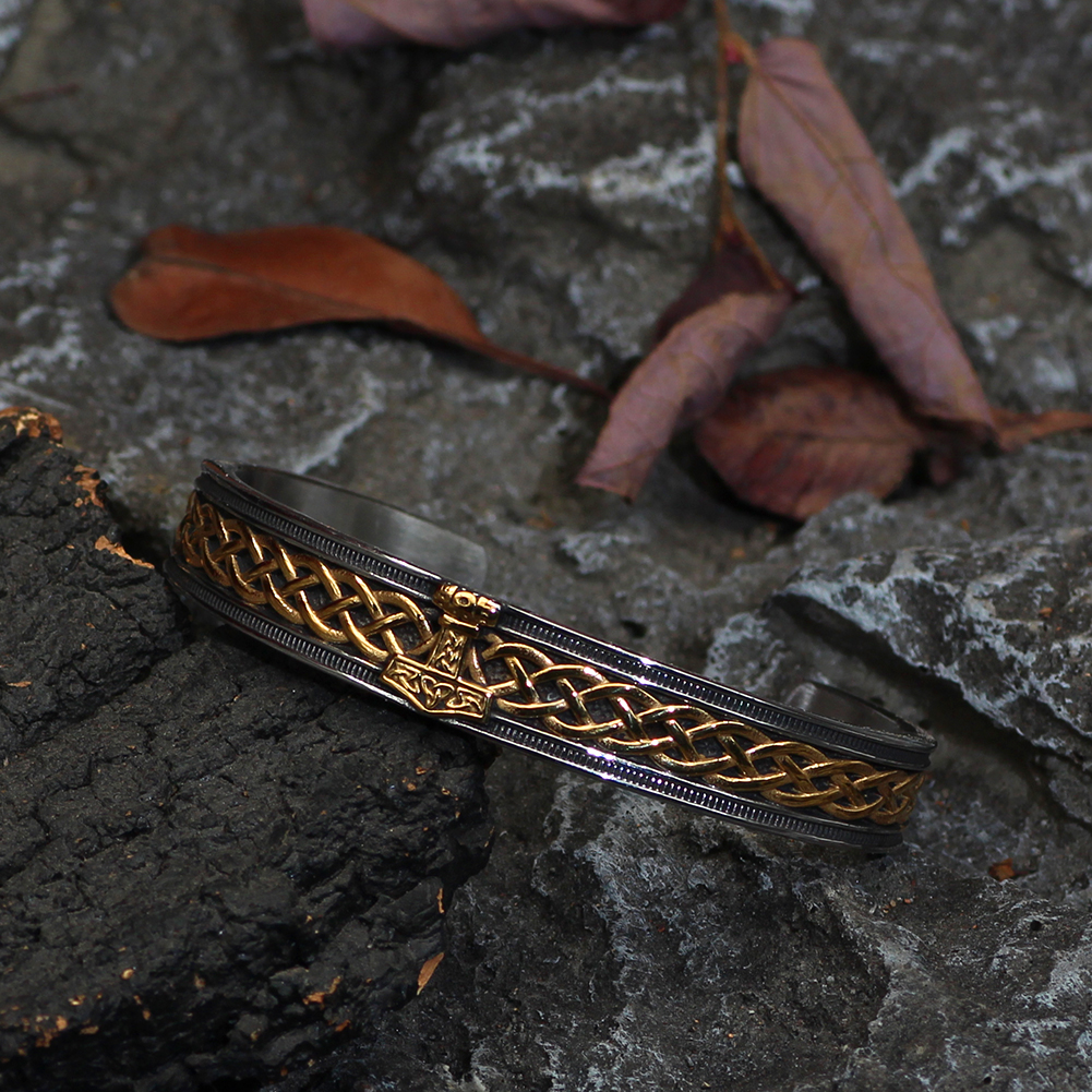 Bracelet Viking porteur du Mjolnir doré