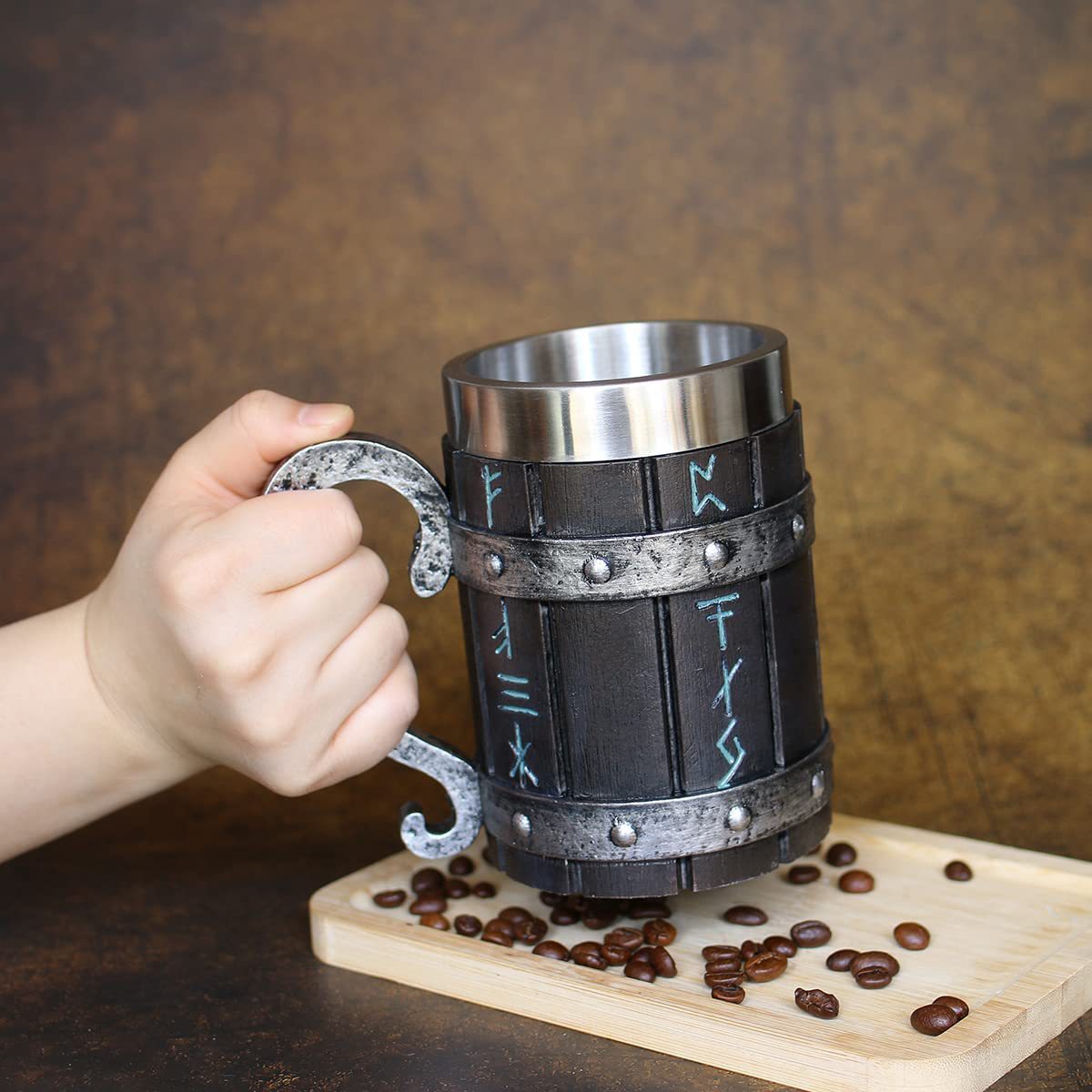 Chope viking porteuse de rune nordique — vue 2