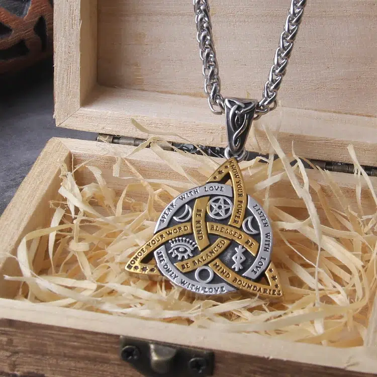 Collier Viking Commandements de la Triquetra — vue 2