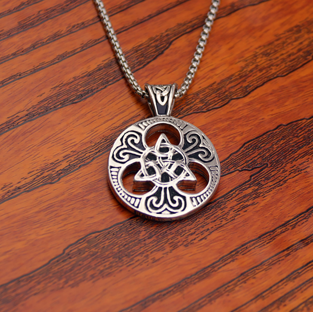 Collier viking Trinity — vue 3
