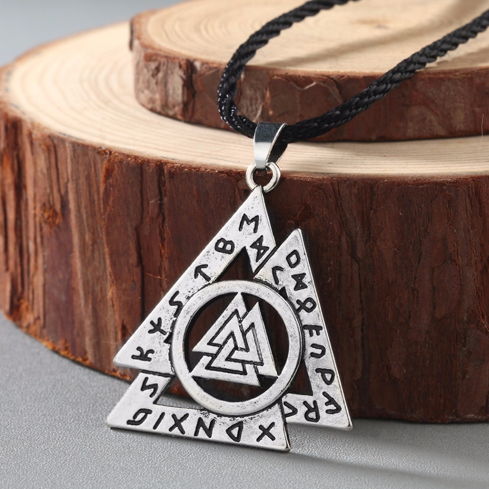 Collier viking runes Valknut — vue 2