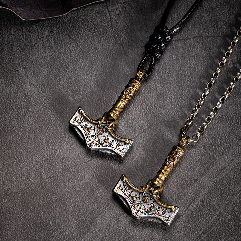 Collier Viking marteau avec runes — vue 3