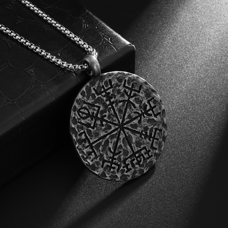 Collier viking boussole runique — vue 2