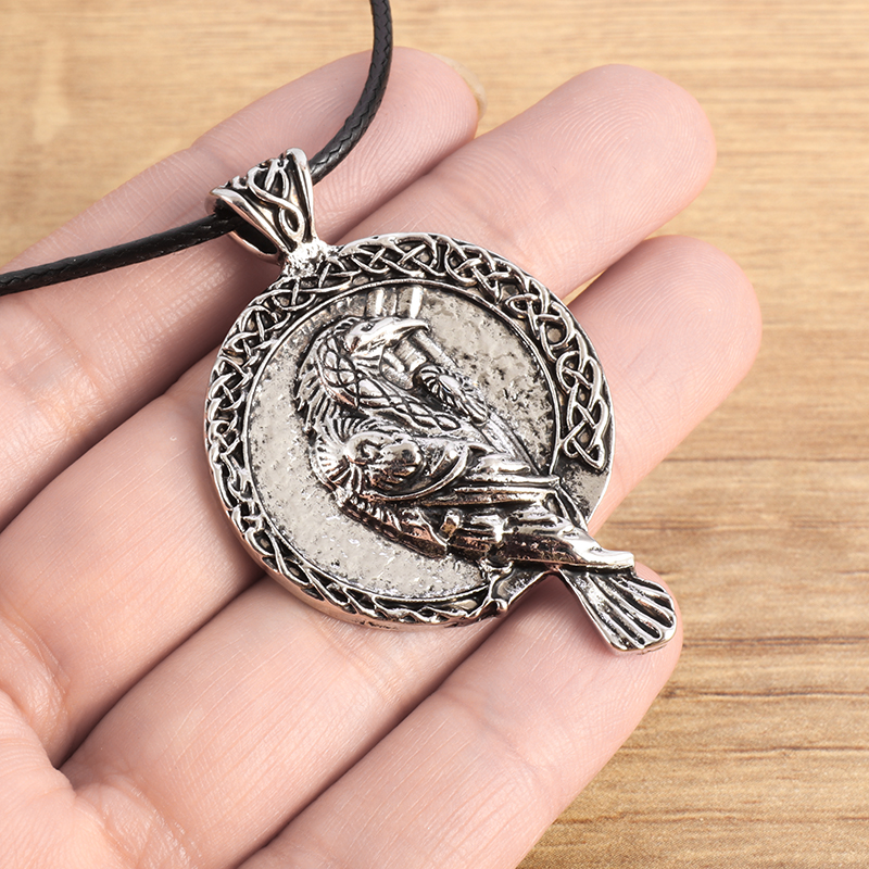 Collier viking corbeau d'Odin argenté — vue 2
