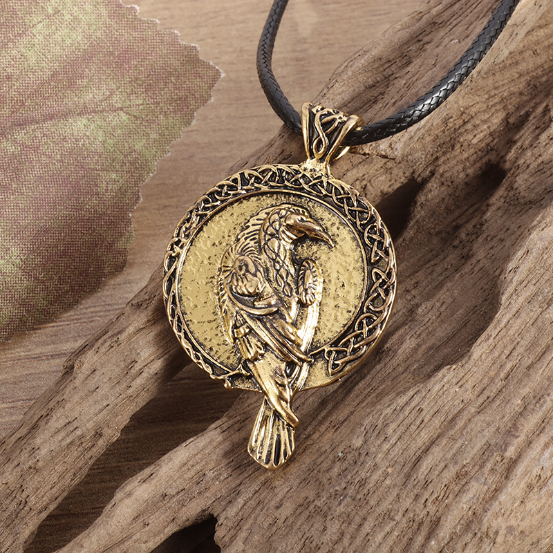 Collier viking corbeau d'Odin doré