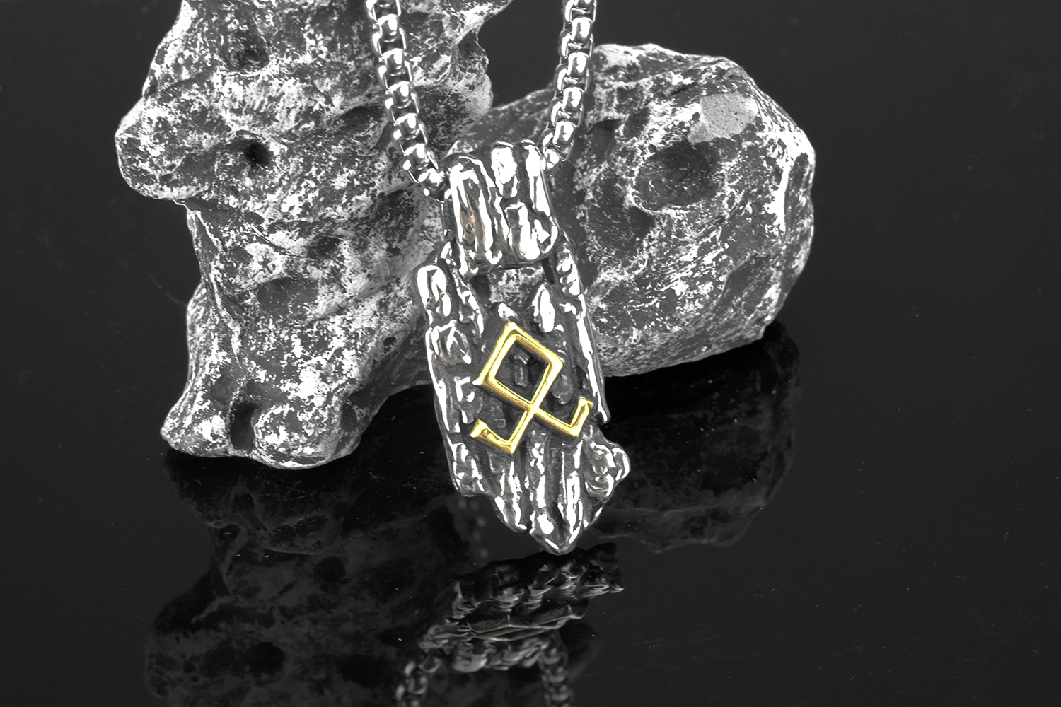 Collier viking rune Othala doré — vue 2