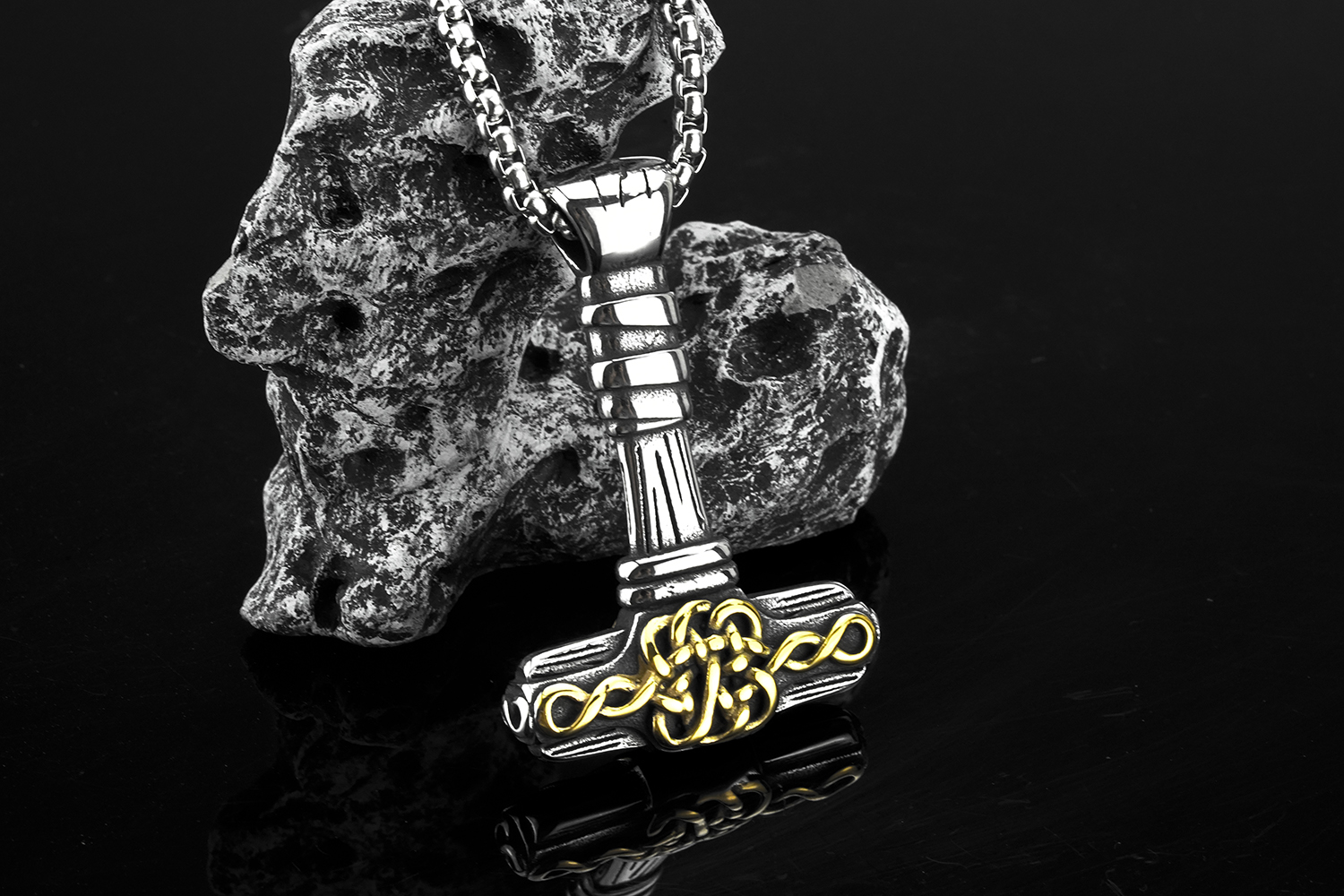 Collier viking du maître de la foudre doré