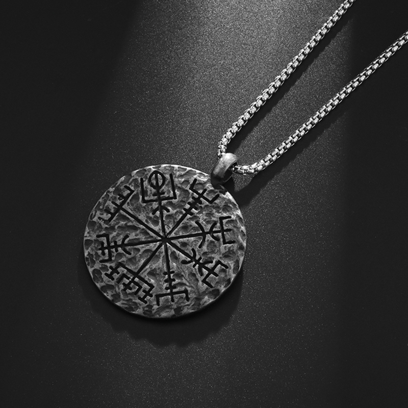 Collier viking boussole runique — vue 3