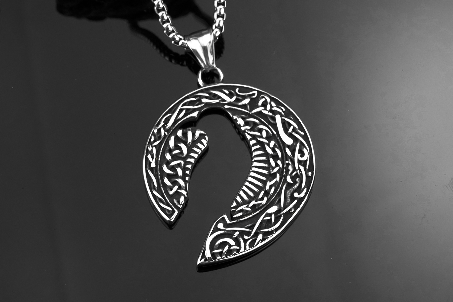 Collier viking silhouette du corbeau d'Odin — vue 2