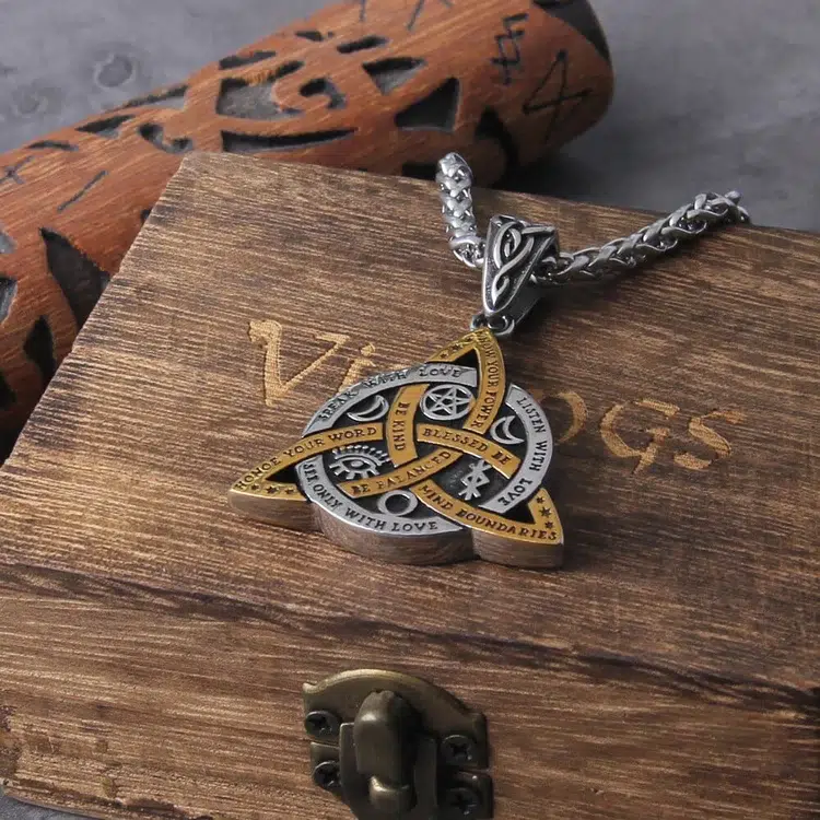 Collier Viking Commandements de la Triquetra — vue 3