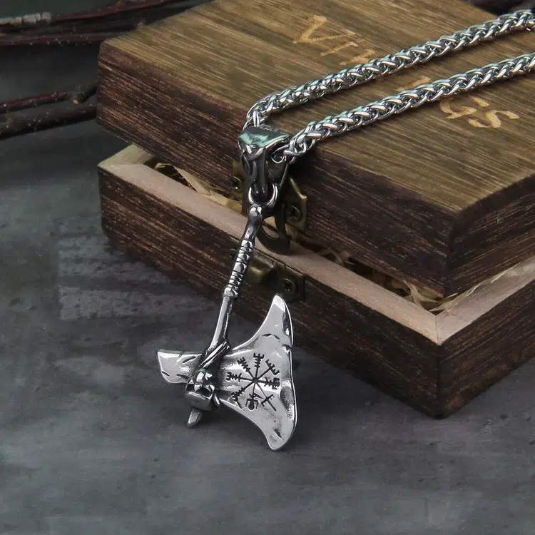Collier viking hache avec bussole scandinave