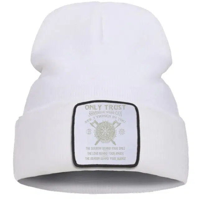 BONNET VIKING bouclier — vue 3